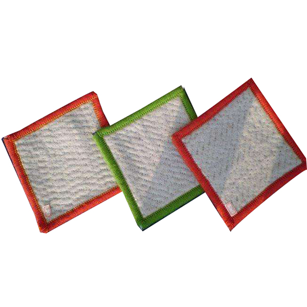 河道治理工程到底選擇土工膜好些還是膨潤(rùn)土防水毯合適?